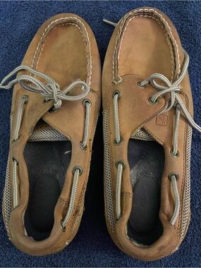 Sperry Tan Leather Boat Shoes with Gray Laces